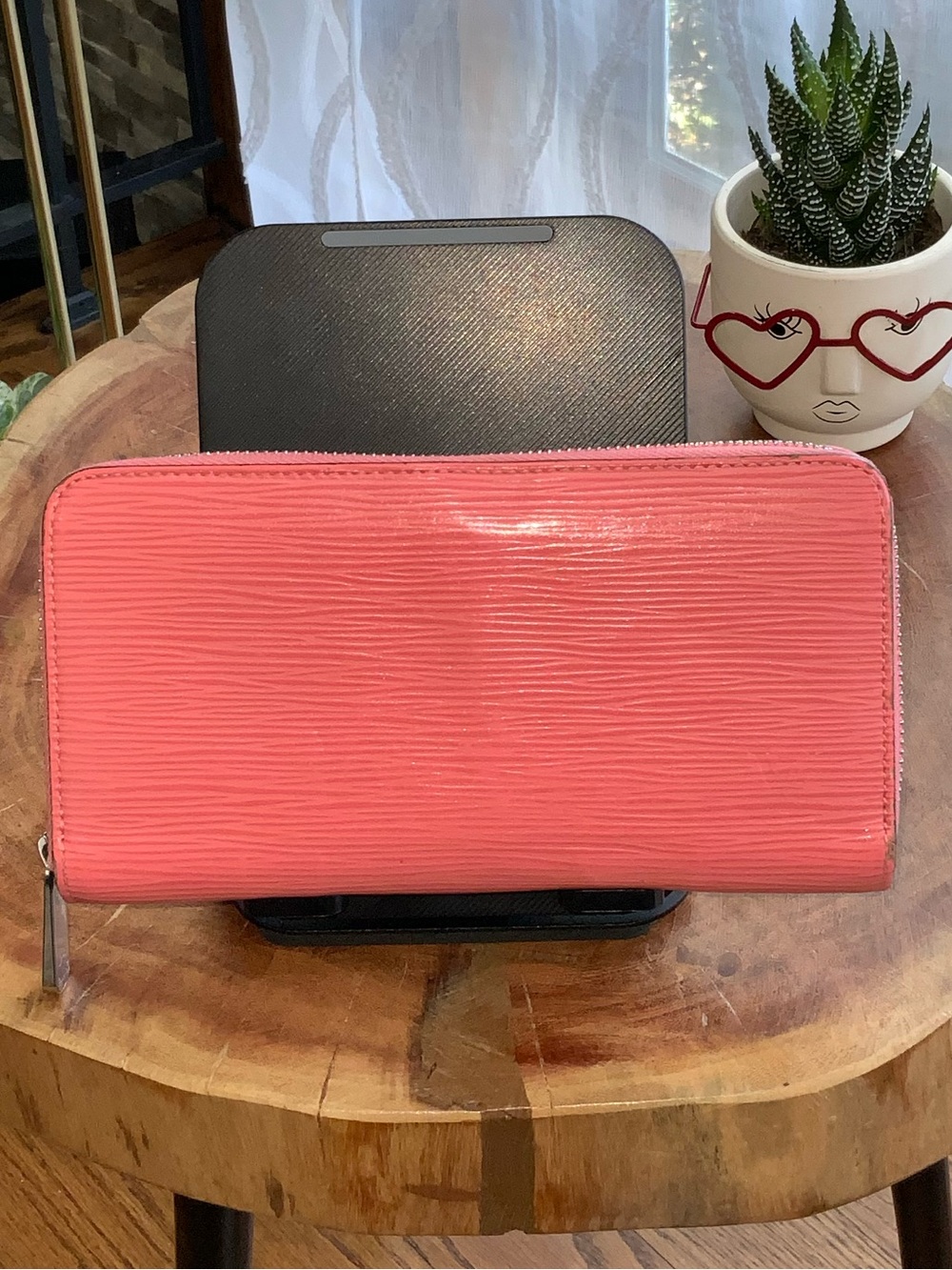 Louis Vuitton Pink Textured Zip Around Wallet - Picture 6 of 11